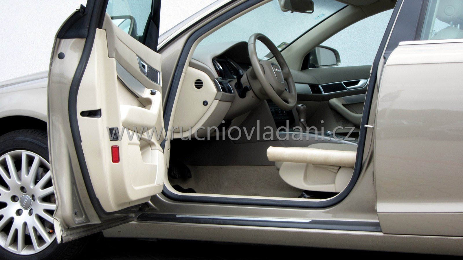 Устройство для вставания с сиденья